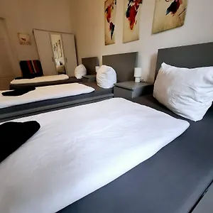 altbau-schmuckstck-an-der-karli-mit-riesigem-balkon.bestleipzighotels.com/